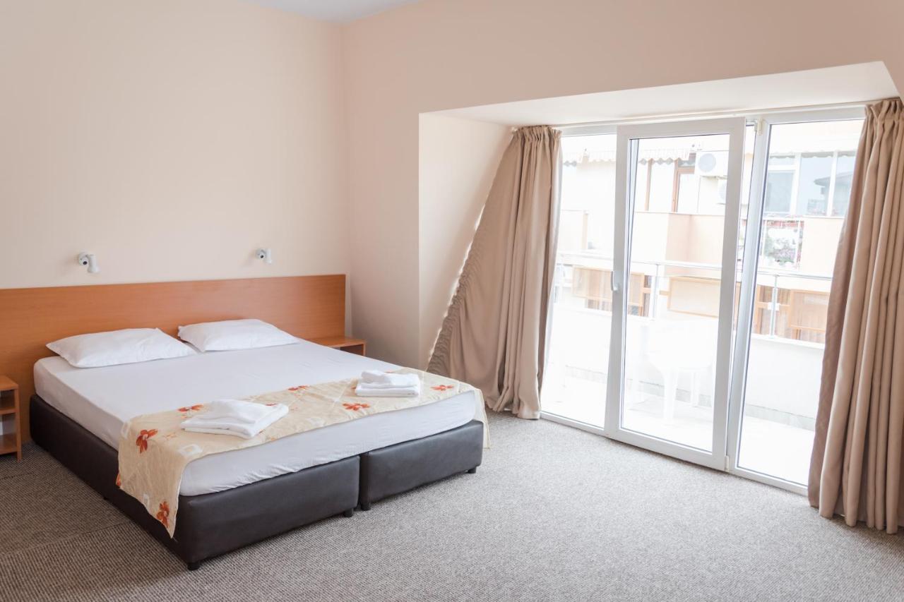 רבדה Hotel Eva מראה חיצוני תמונה