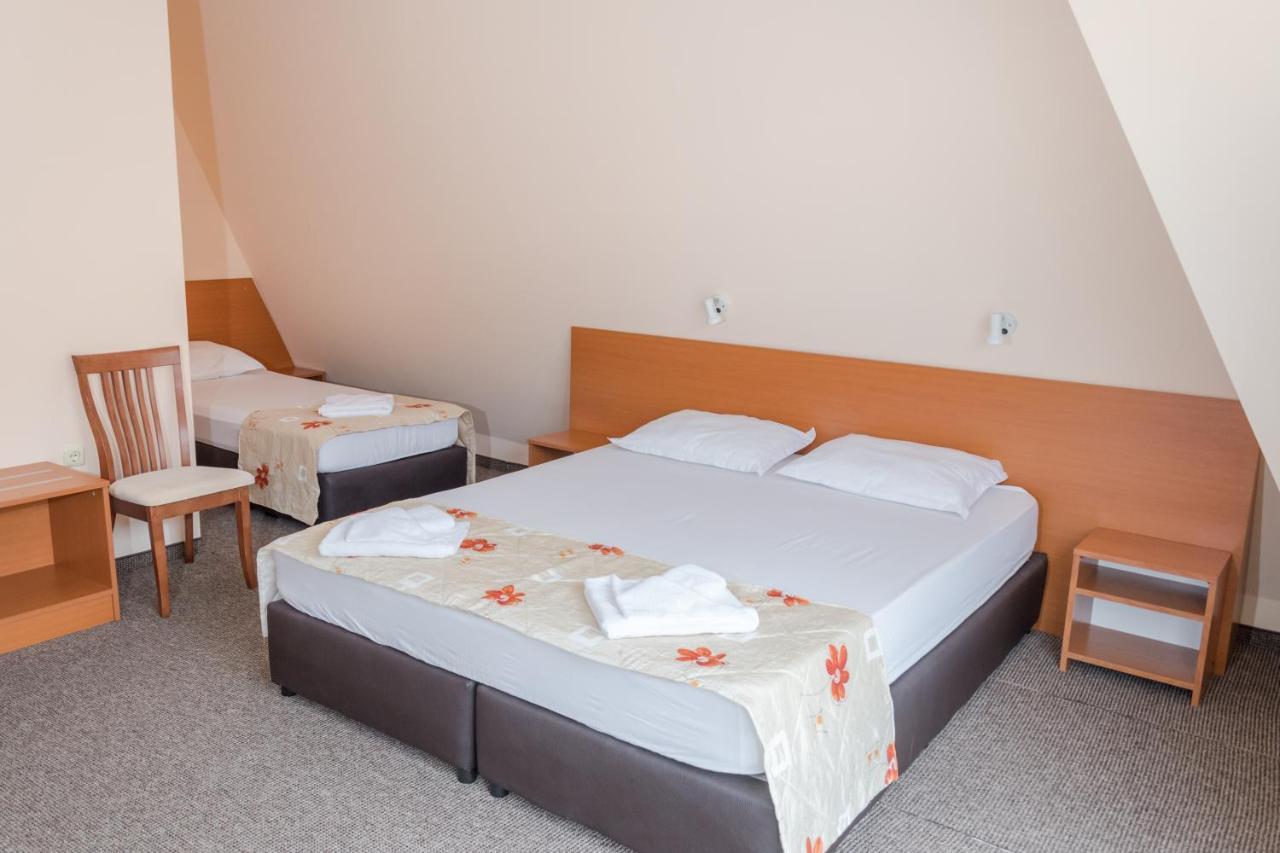 רבדה Hotel Eva מראה חיצוני תמונה