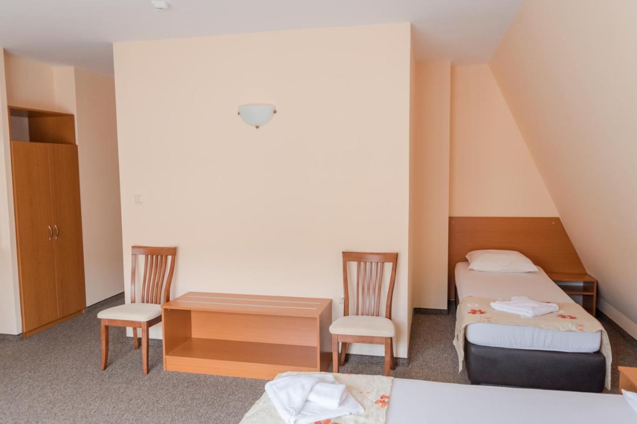 רבדה Hotel Eva מראה חיצוני תמונה