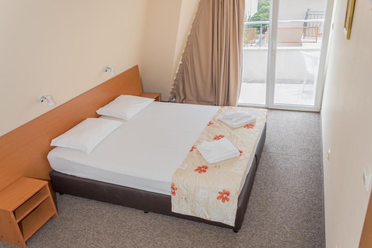 רבדה Hotel Eva מראה חיצוני תמונה