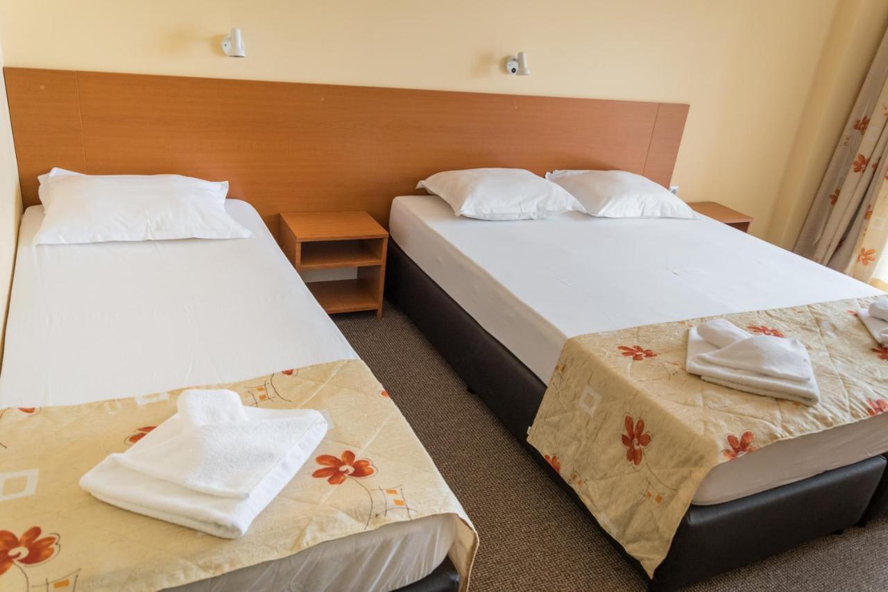 רבדה Hotel Eva מראה חיצוני תמונה