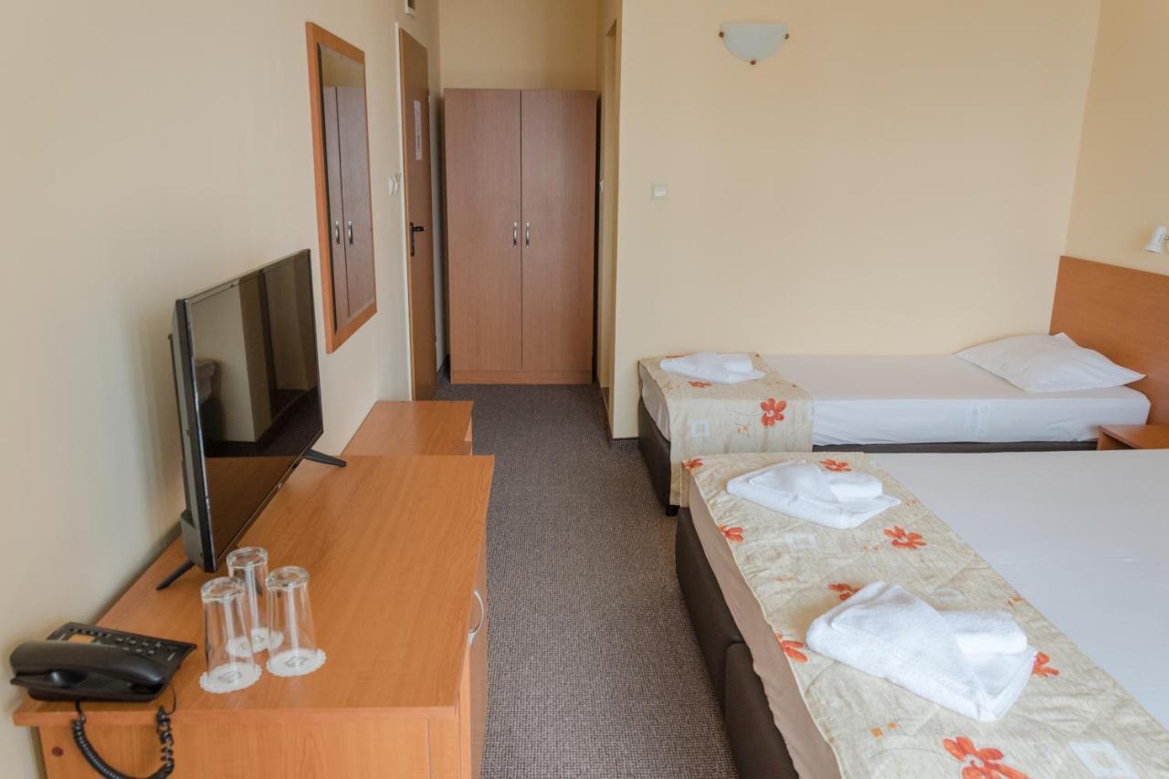 רבדה Hotel Eva מראה חיצוני תמונה