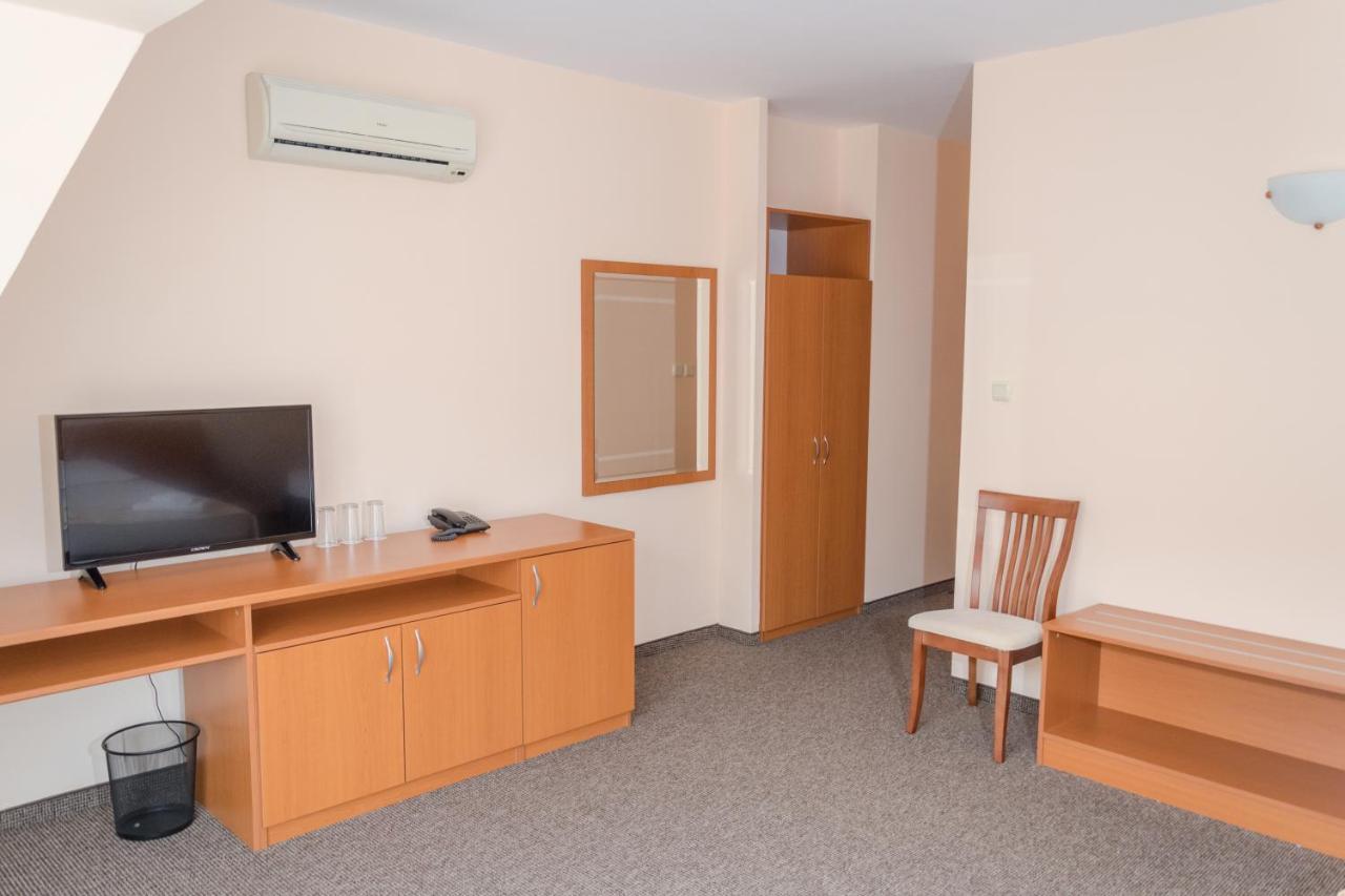 רבדה Hotel Eva מראה חיצוני תמונה