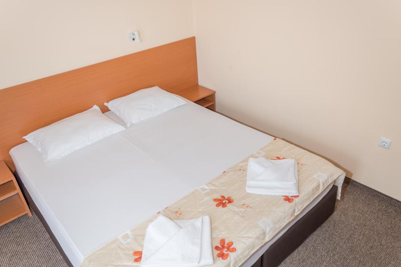רבדה Hotel Eva מראה חיצוני תמונה