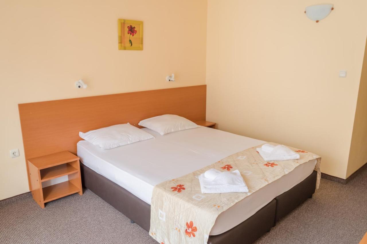 רבדה Hotel Eva מראה חיצוני תמונה