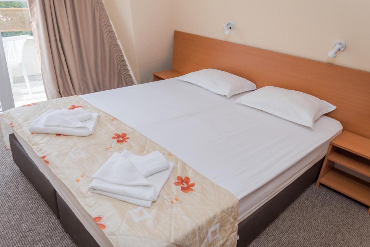 רבדה Hotel Eva מראה חיצוני תמונה
