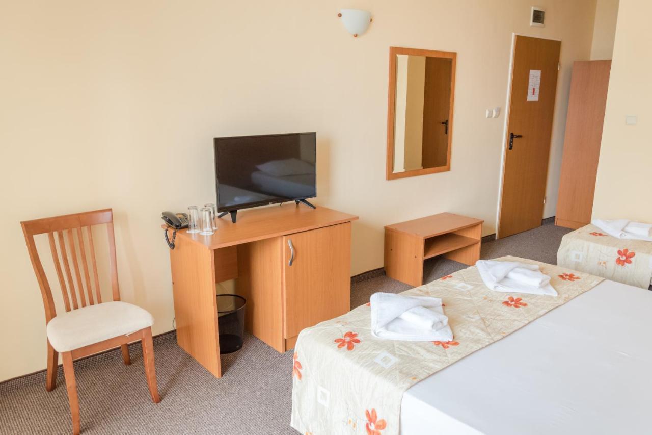רבדה Hotel Eva מראה חיצוני תמונה