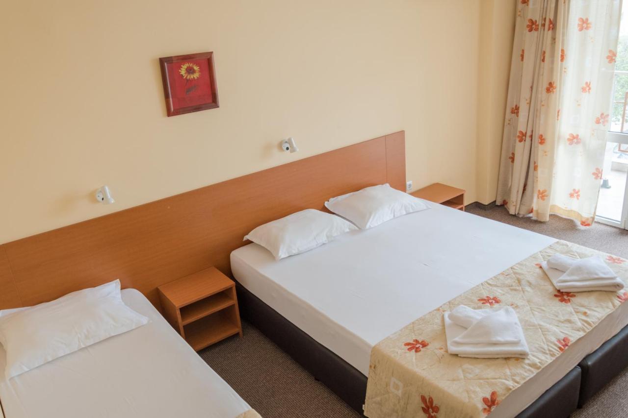 רבדה Hotel Eva מראה חיצוני תמונה