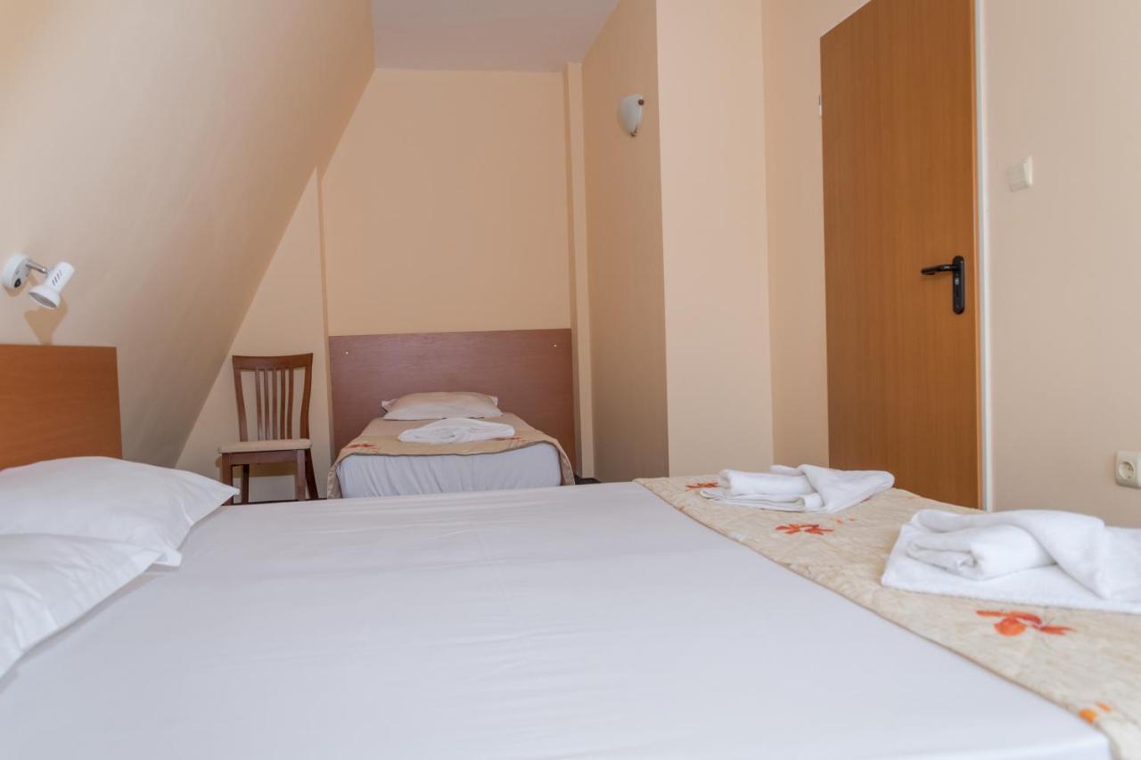 רבדה Hotel Eva מראה חיצוני תמונה